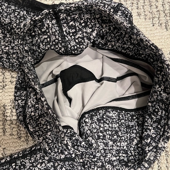 Lululemon Athletica cropped daisy dust leggings - Picture 11 of 12